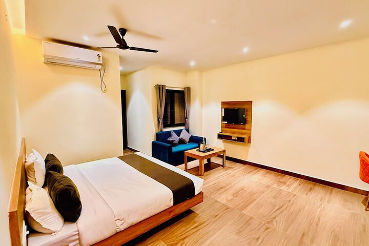 Room 5 of 18
