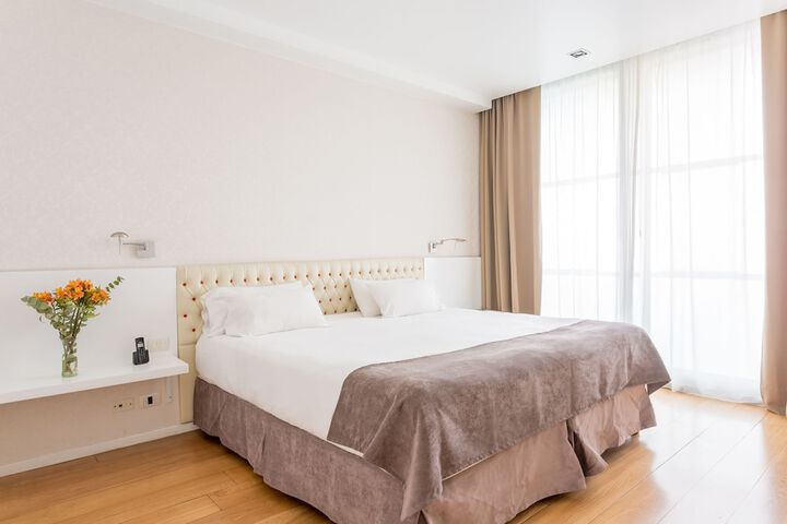 Room 44 of 181