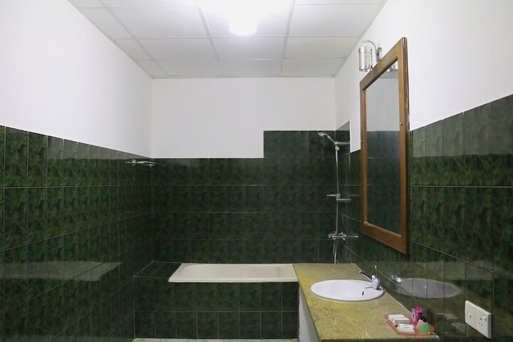 Room 8 of 9