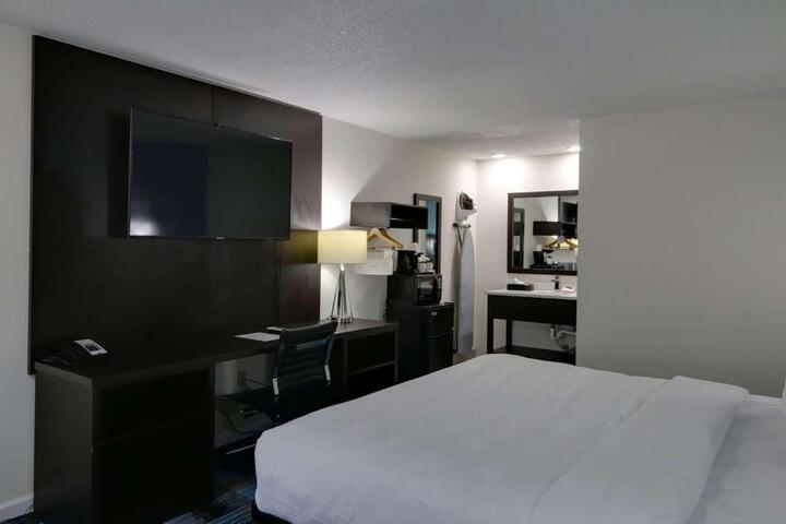 1 King Bed (9 of 9)