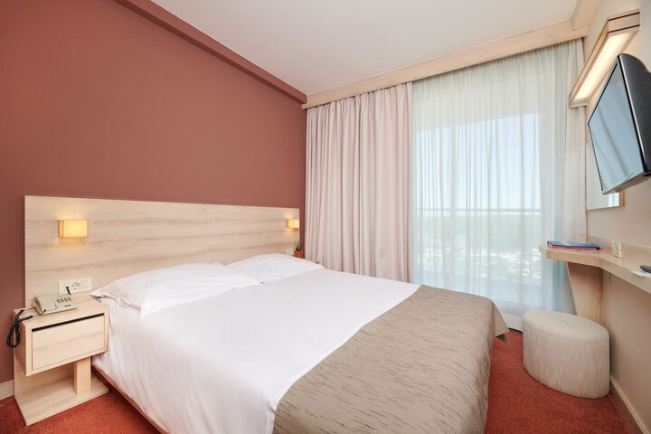 Room 18 of 72