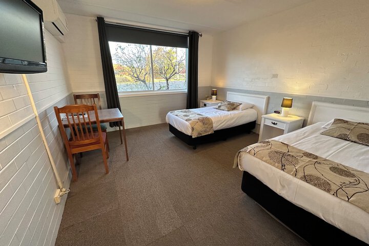 Room 10 of 27