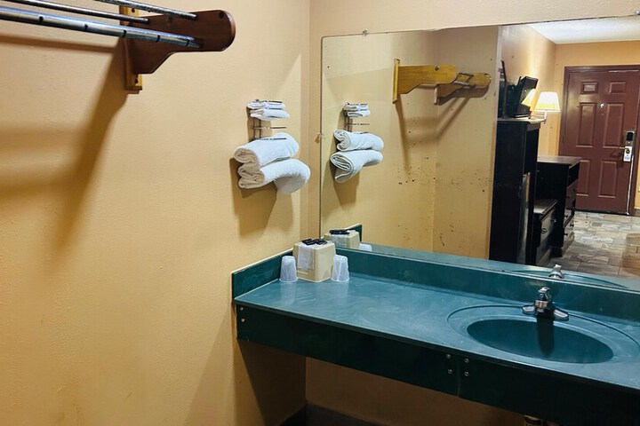 Room 14 of 25