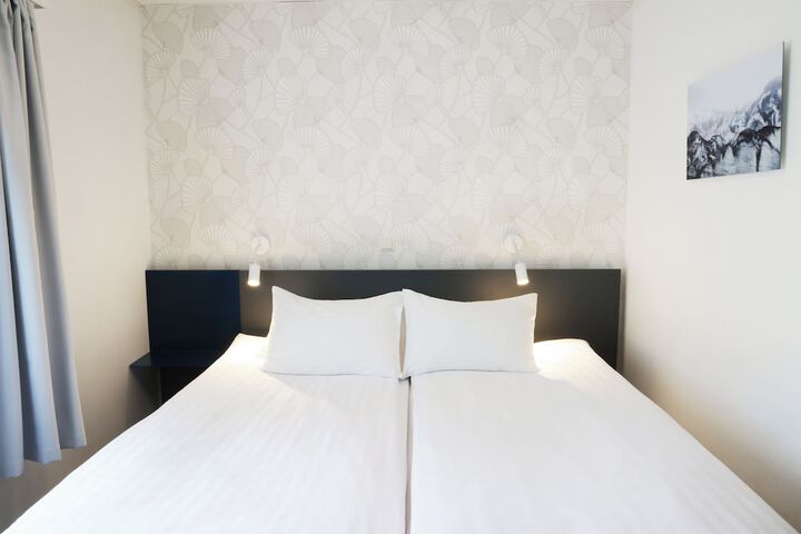 Room 22 of 65