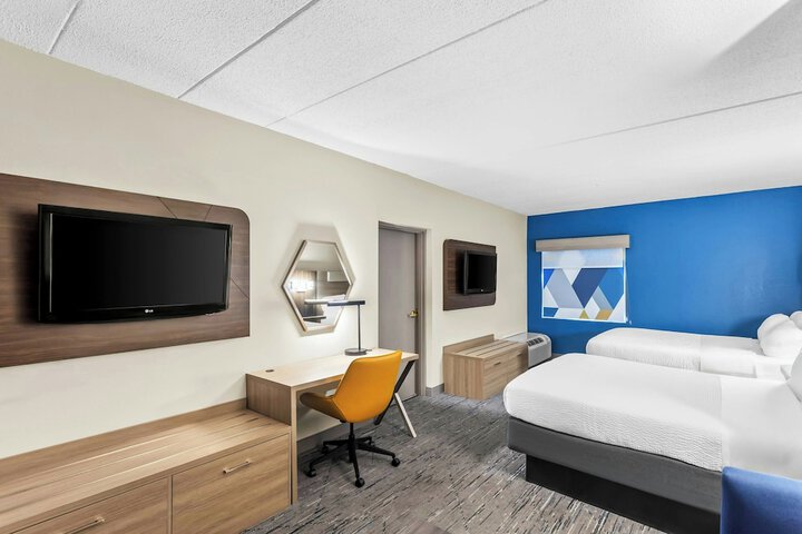Room 32 of 67