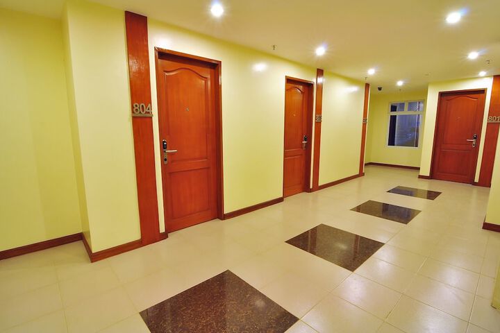 Ballroom/Hall 38 of 51