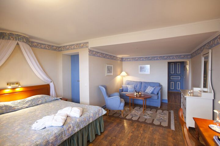 Room 4 of 51