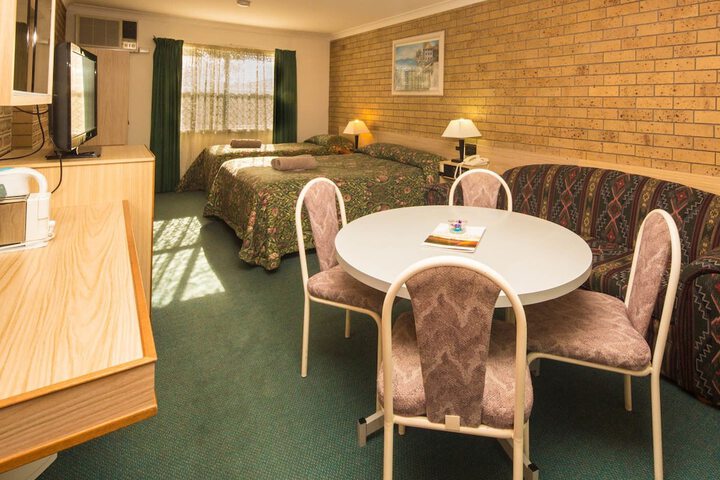 Room 15 of 38