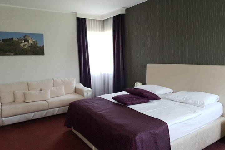 Room 27 of 87
