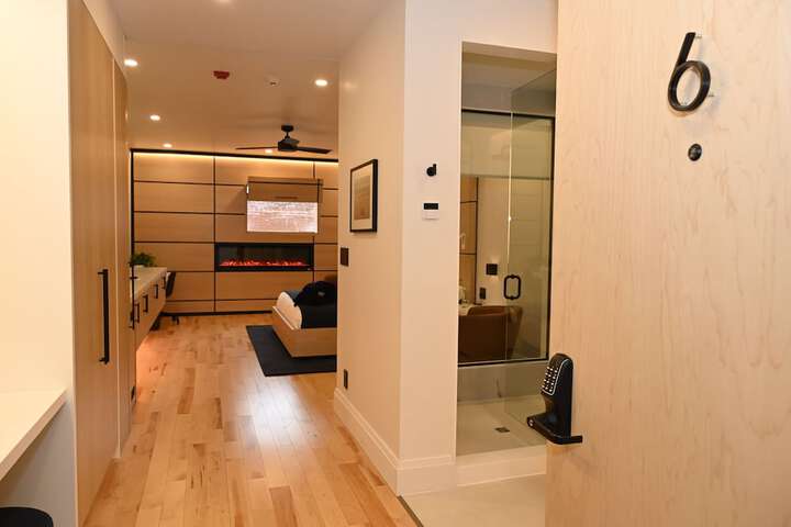 Room 9 of 206