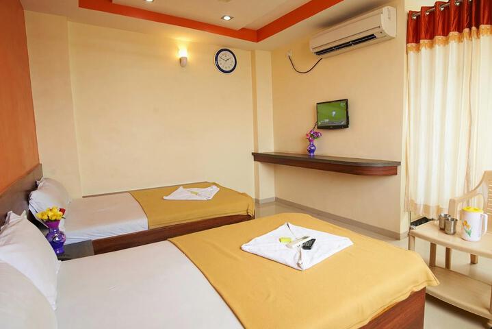 OYO 18489 Hotel Sai Parth