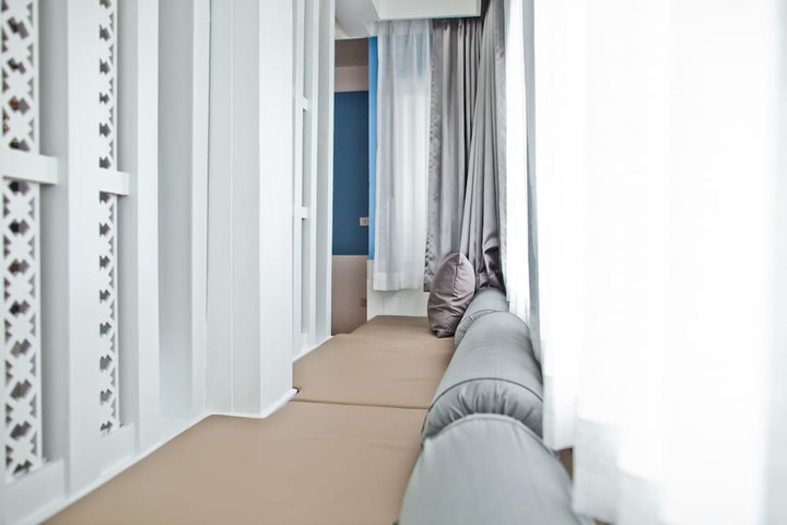 Room 33 of 68