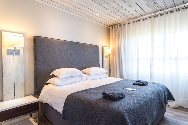 Room 3 of 176