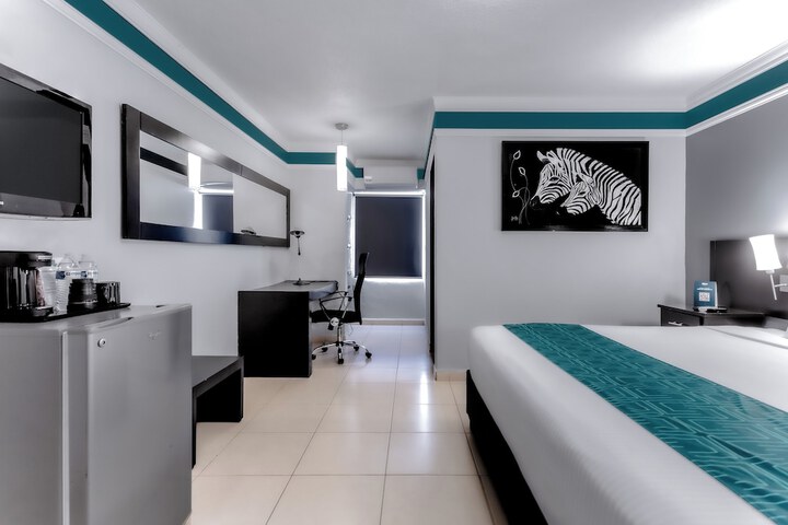 Room 44 of 166