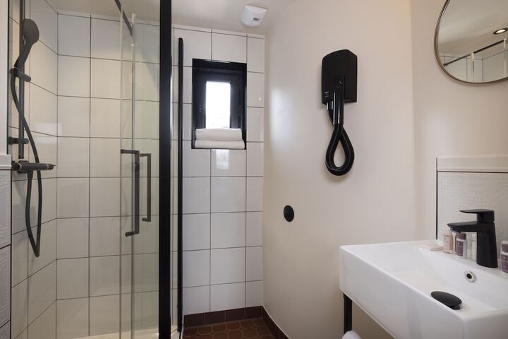 Room 32 of 41