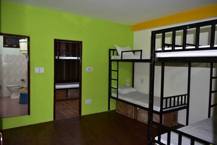 Room 6 of 15