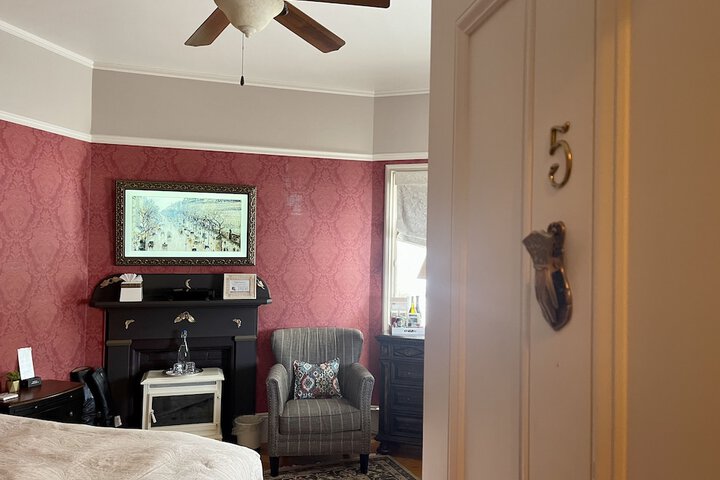 Room 25 of 74