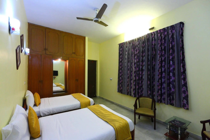Room 5 of 8