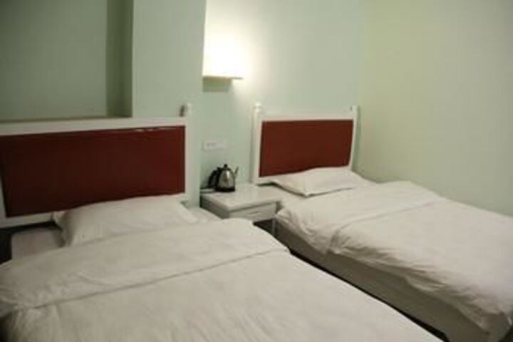 Room 13 of 31