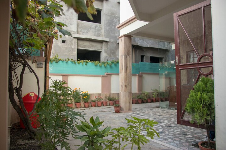 Hotel Exterior 32 of 32