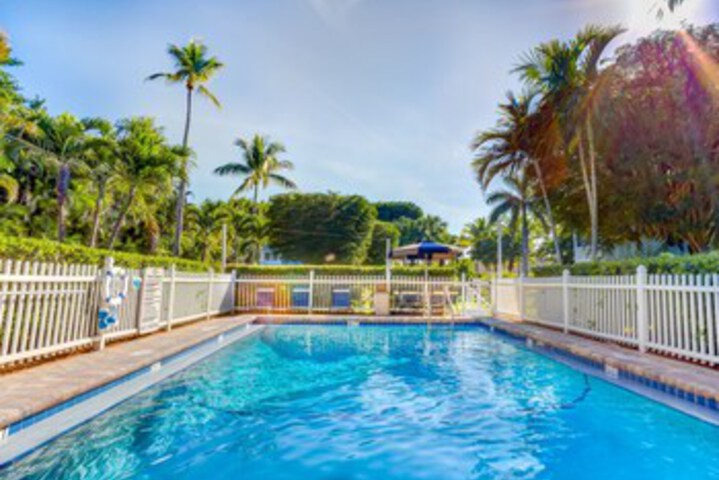 Pool 12 of 25