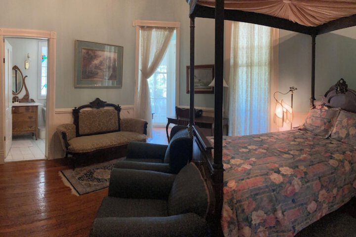 Room 17 of 37