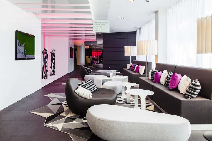 Entrance & Lobby