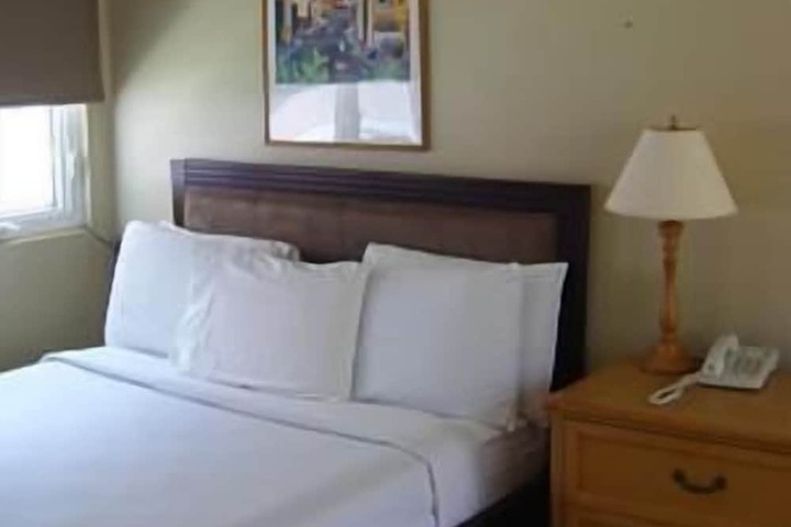 Room 6 of 28