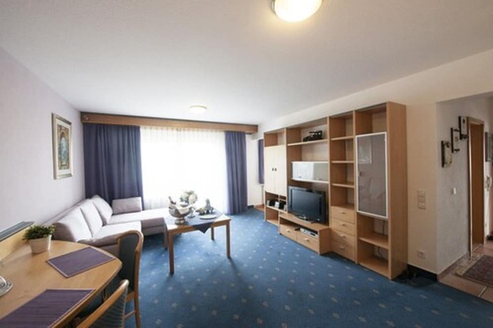 Room 47 of 93