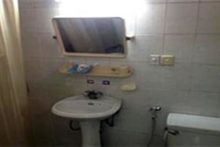 Room 4 of 39
