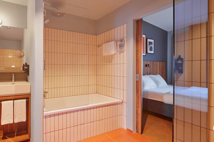 Room 28 of 53