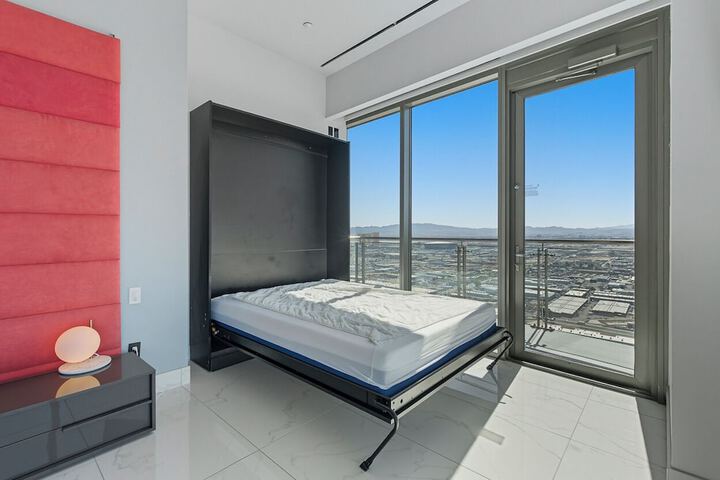 Room 27 of 218