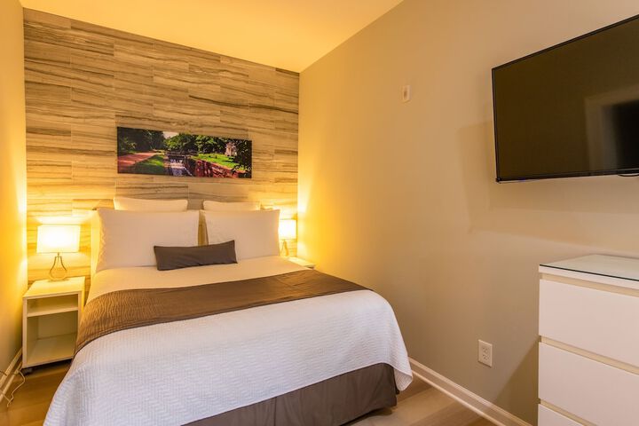 Room 8 of 109