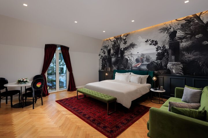 Room 10 of 47