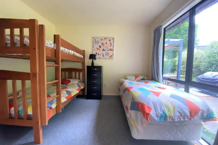 Room 4 of 11