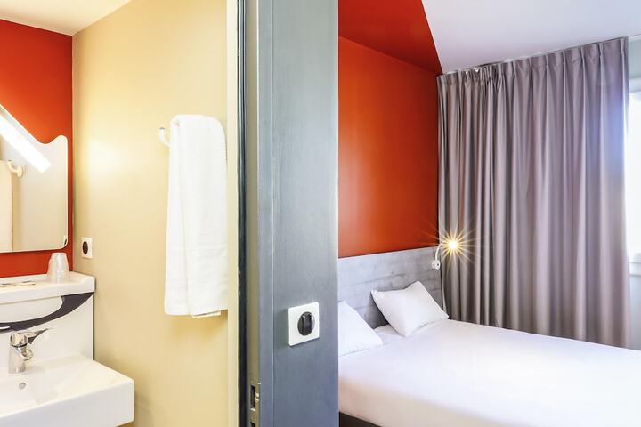 Room 8 of 46