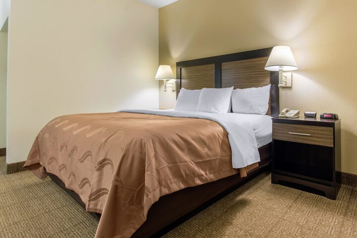 1 King Bed (7 of 15)