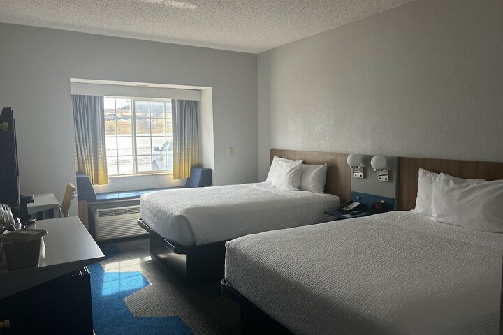 1 Queen Bed Accessible Room (8 of 19)