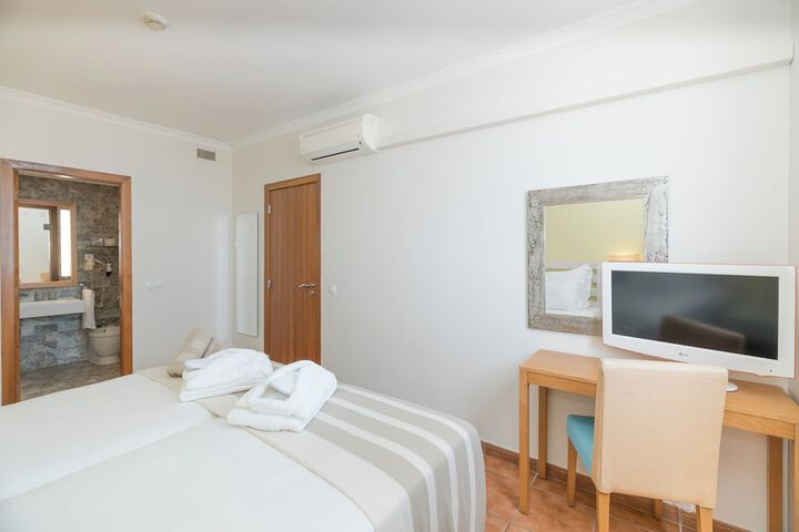 Room 12 of 50