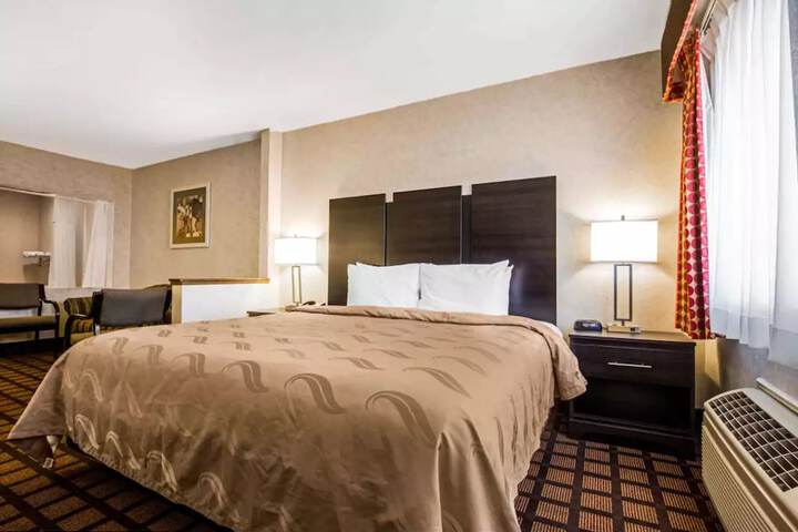 1 King Bed (9 of 17)