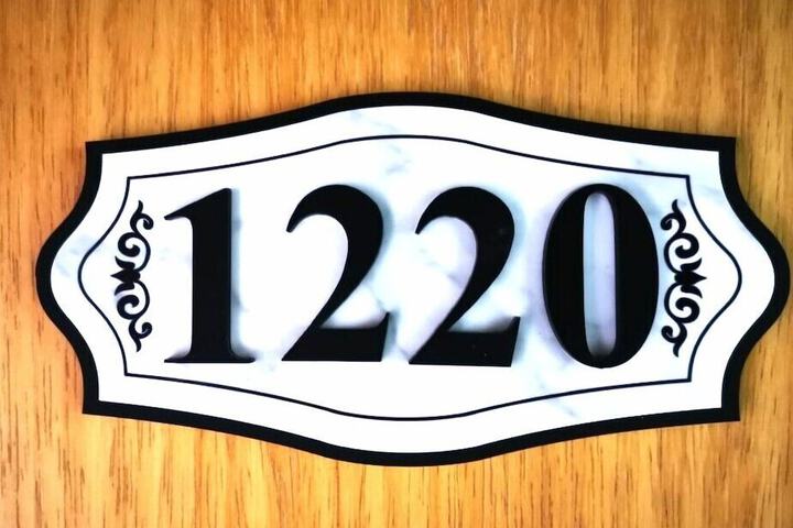 Room 105 of 442