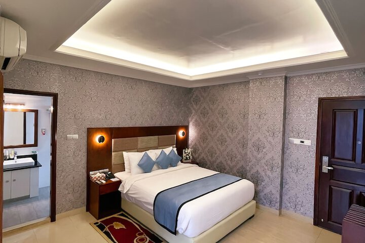 Room 15 of 27