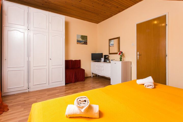 Room 5 of 67