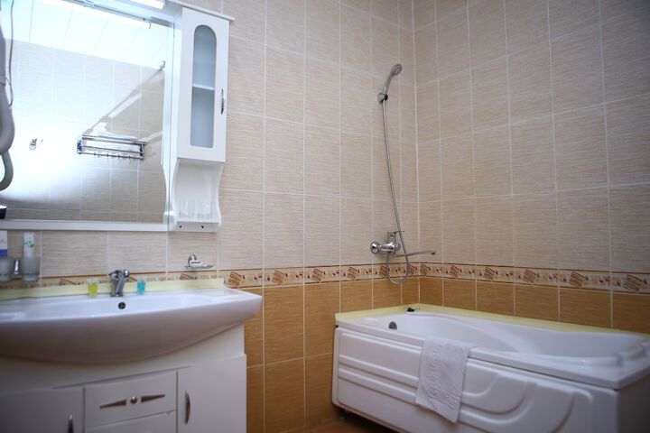 Room 12 of 34