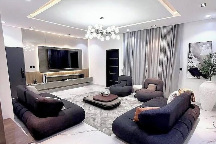Room 12 of 33