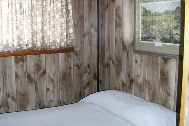 Room 105 of 218