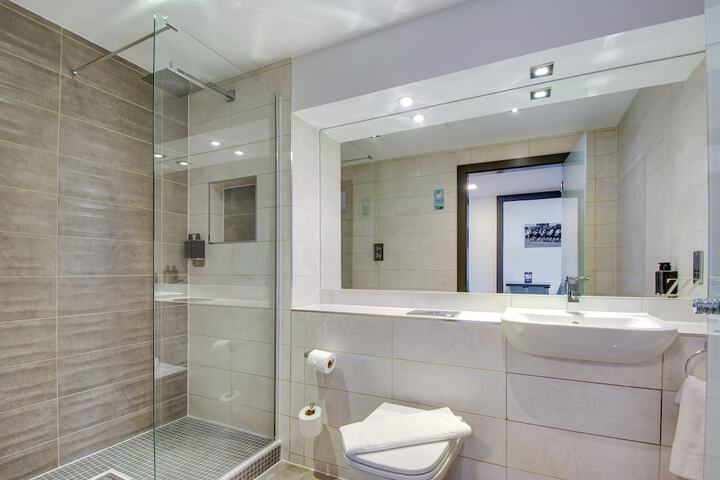 Room 37 of 42