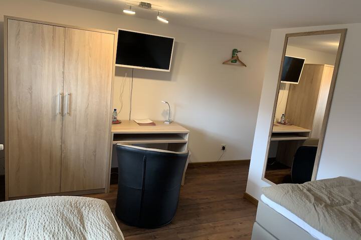 Room 16 of 38