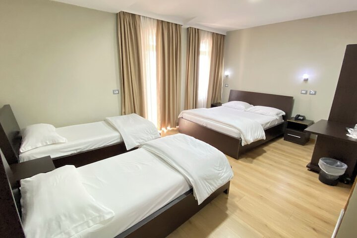 Room 9 of 28