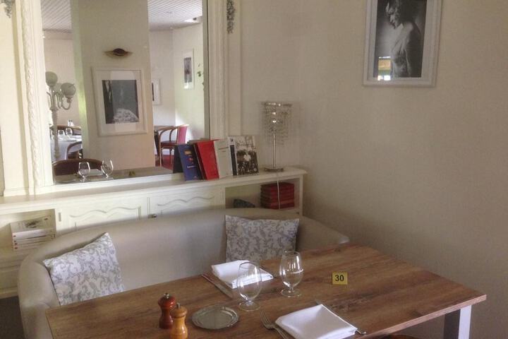 Dining 45 of 61